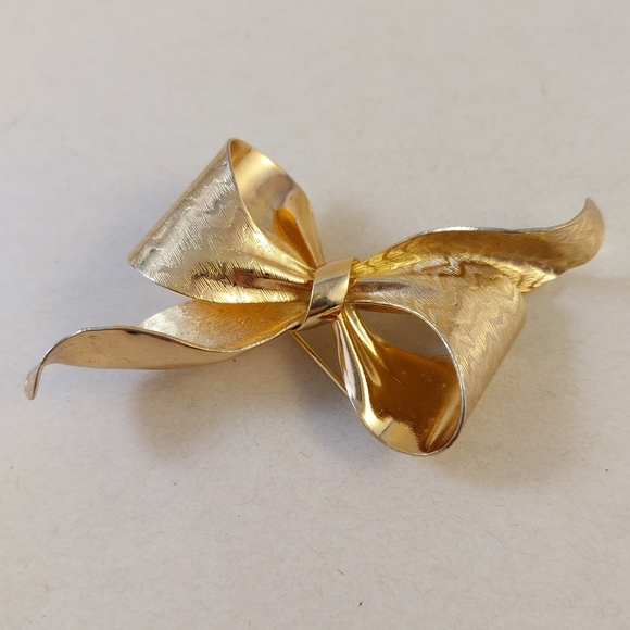 Vintage Gold Planted Bow Brooch - Picture 2 of 15